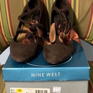 Ladies Nine West dress shoes.